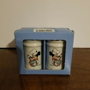 VTG Gourmet Mickey Mouse Salt and Pepper Shakers